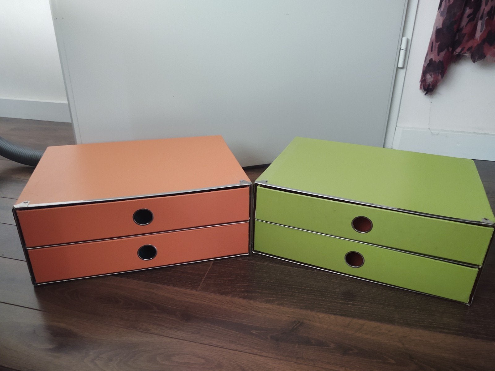 Kartonnen ladekastjes geschikt voor A4. Groen en oranje, Ophalen, Minder dan 50 cm, 1 of 2 laden, Zo goed als nieuw