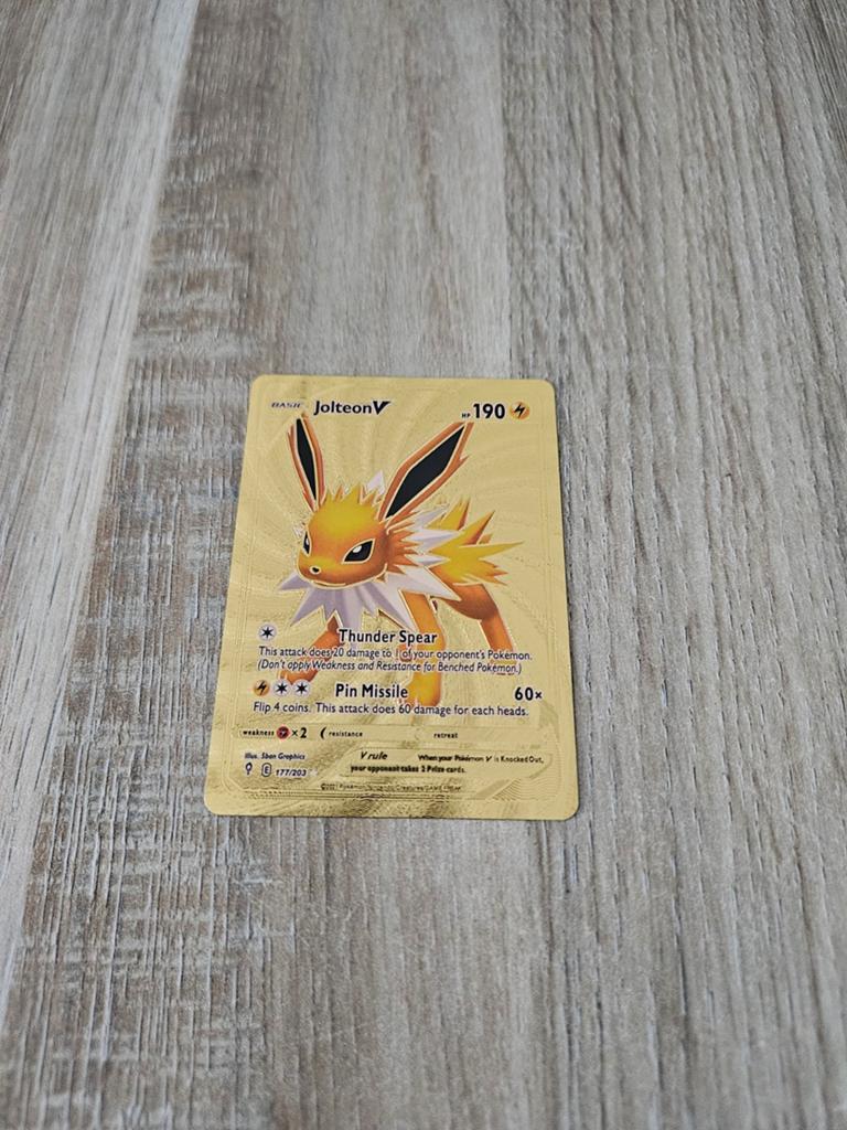 Jolteon V Gold metal pokemon card, Ophalen of Verzenden