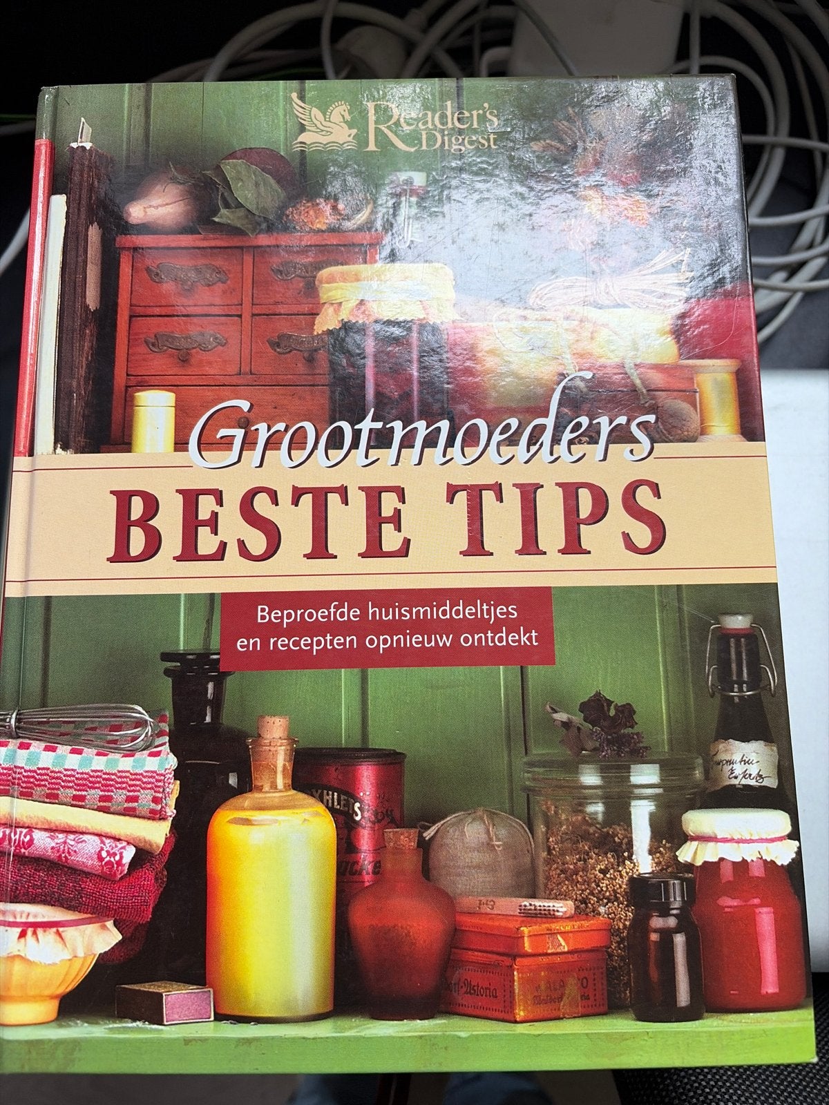 Grootmoeders Beste Tips: Huis-, tuin- en keukenmiddeltjes, Boeken, Ophalen of Verzenden, Zo goed als nieuw, Kruiden en Alternatief