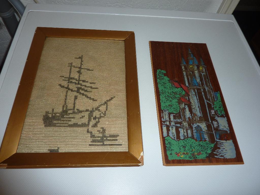 2 oude wanddecoraties geschilderd- geborduurd, Ophalen of Verzenden