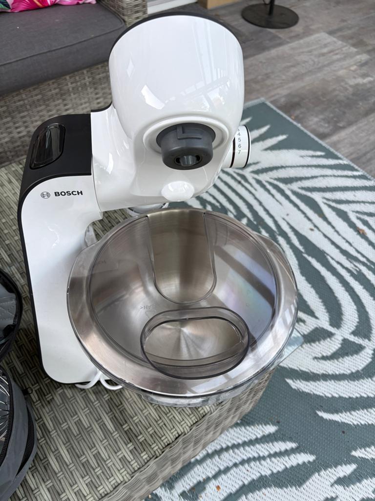 Bosch Keukenmachine MUM54A00 met RVS kom en accessoires, Ophalen of Verzenden, Zo goed als nieuw, Vaatwasserbestendig, 3 snelheden of meer