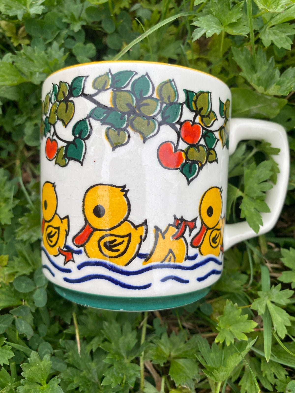 Vintage Majolika Handgemalt Mok met Eendjes en Appels, Ophalen of Verzenden