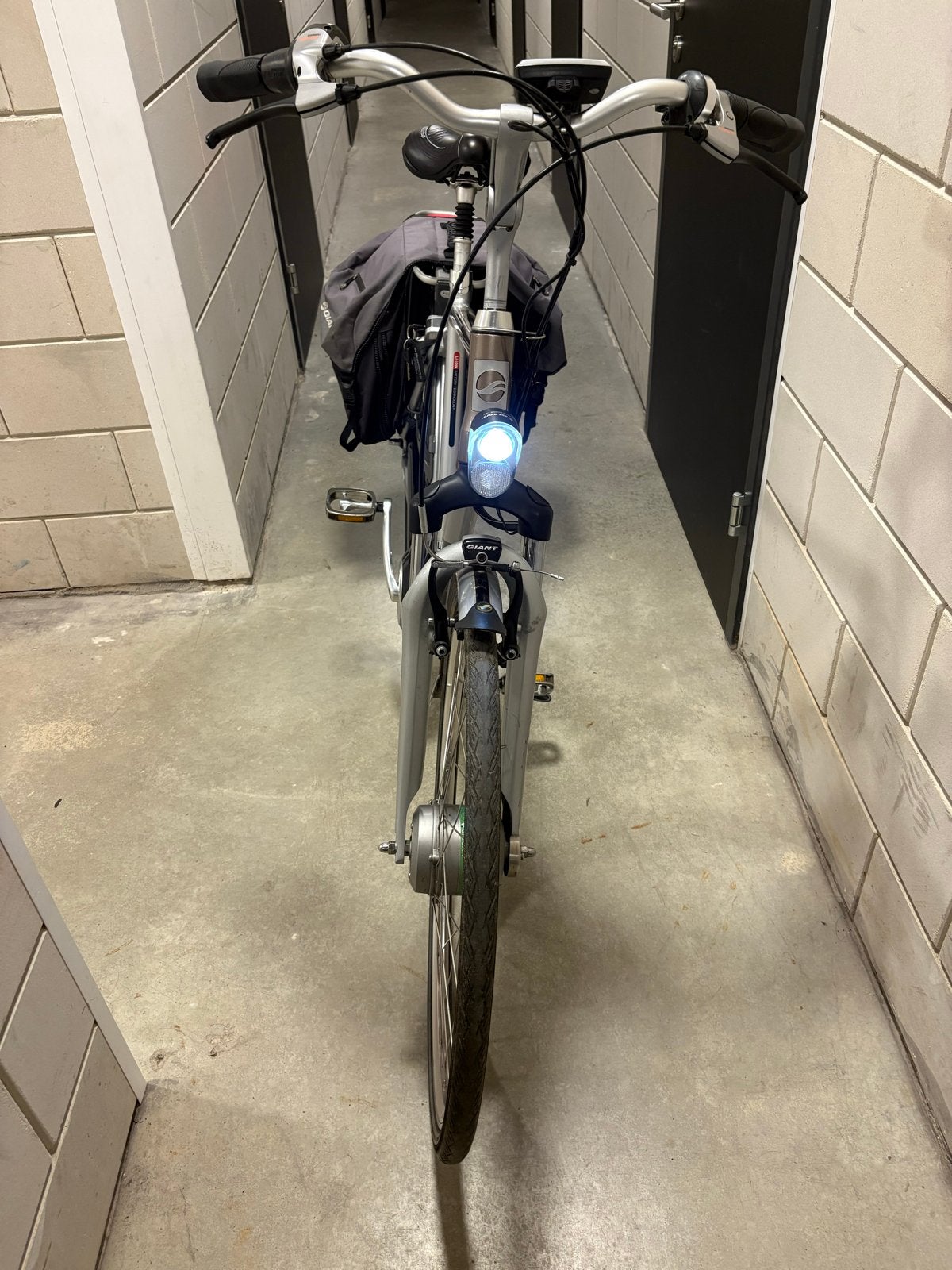 Giant Twist E-bike met fietstassen en 8 versnellingen, Ophalen, Minder dan 30 km per accu, Gebruikt, Giant