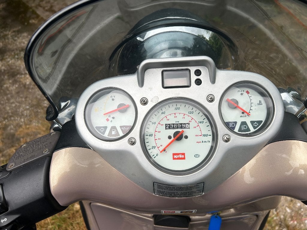 Aprilia motorscooter, Motoren, Motoren | Aprilia, Scooter, Occasion, Particulier, Automaat