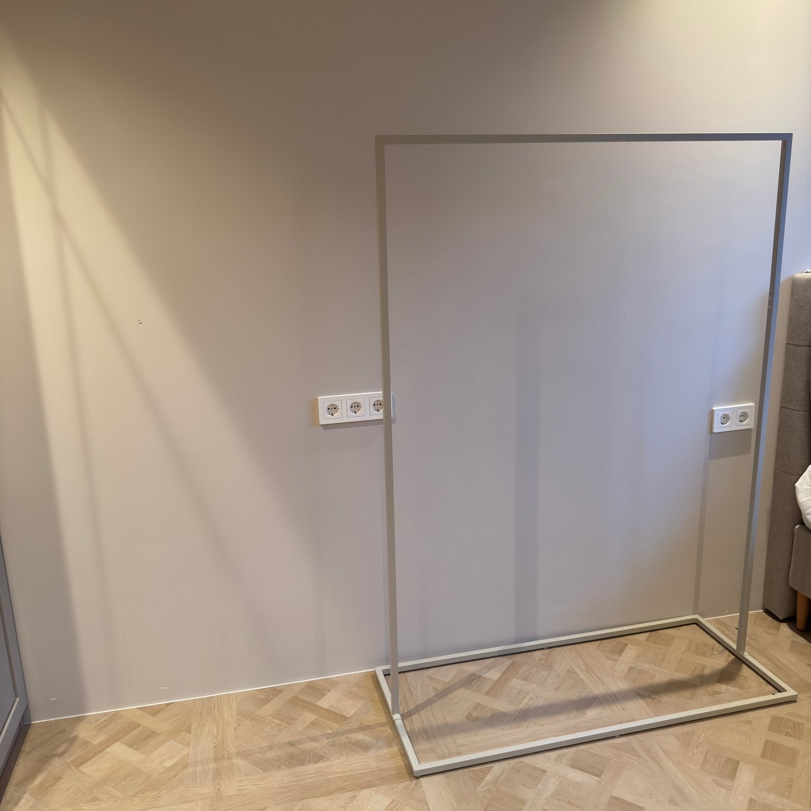 Beige stevige kleding rek. Zo goed als nieuw, Ophalen, Zo goed als nieuw