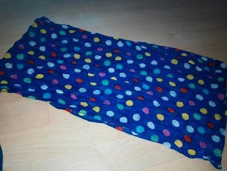 Sjaal sjaaltje shawl blauw met gekleurde stippen, Ophalen of Verzenden, Zo goed als nieuw, Maat 38/40 (M), Sjaal