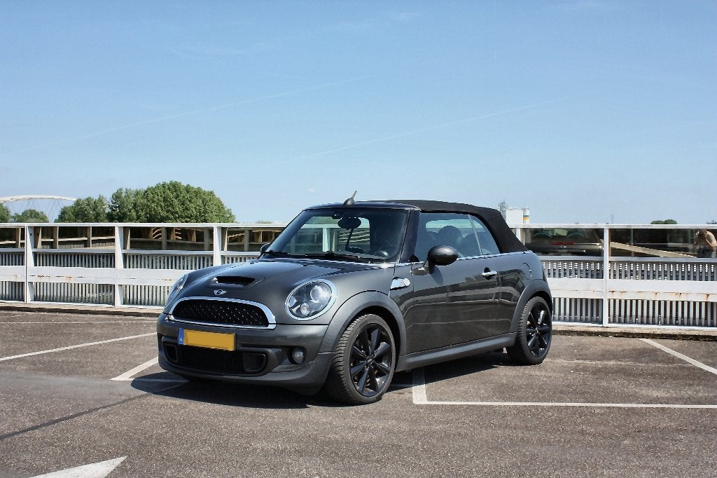 Mini Cooper S 1.6 Cabrio 2011 Facelift NW. APK., Auto's, Voorwielaandrijving, Cabriolet, Leder, Handgeschakeld