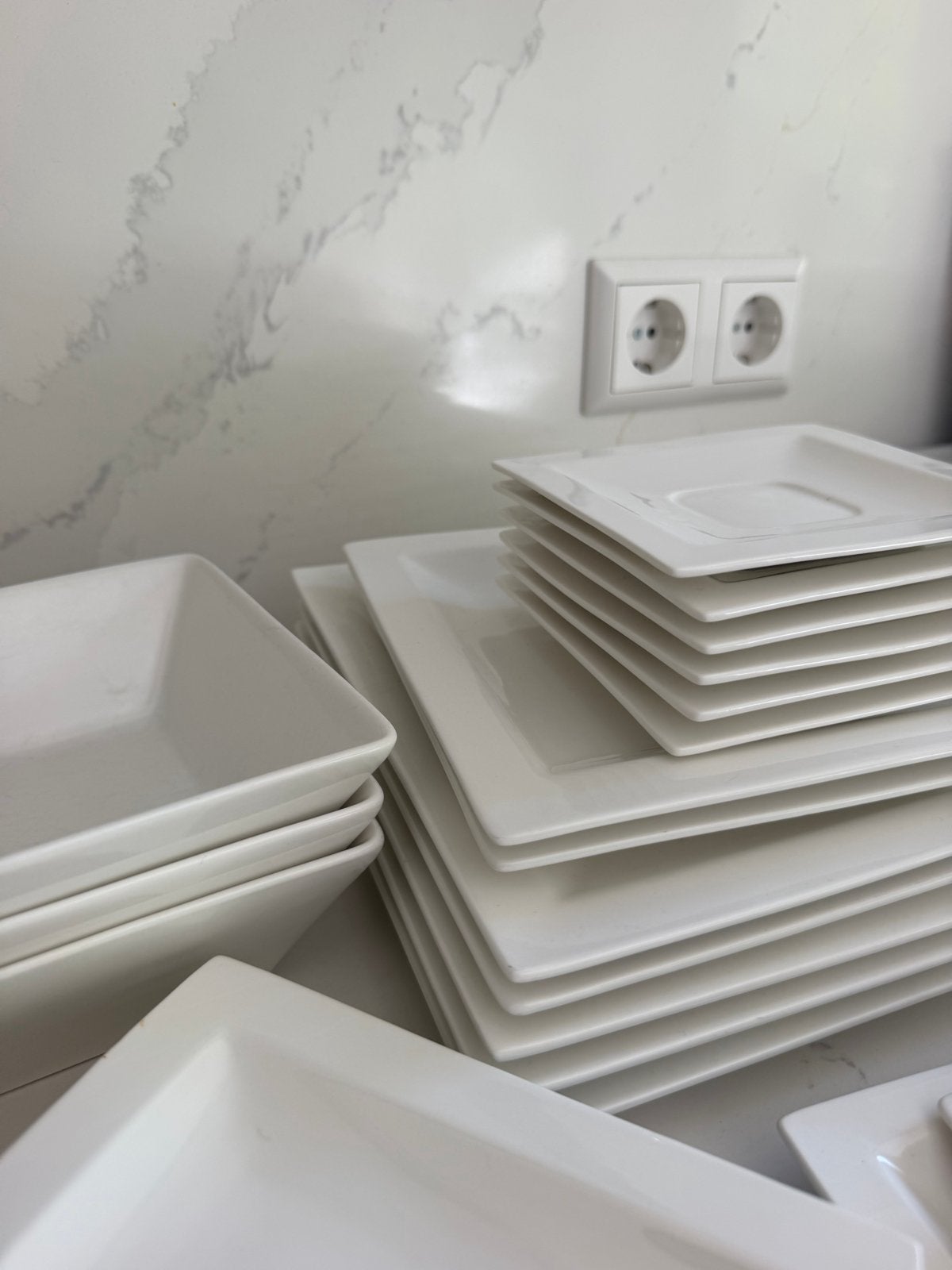 Wit vierkant servies - Borden, schalen en botervloot, Huis en Inrichting, Keuken | Servies, Ophalen, Keramiek, Zo goed als nieuw
