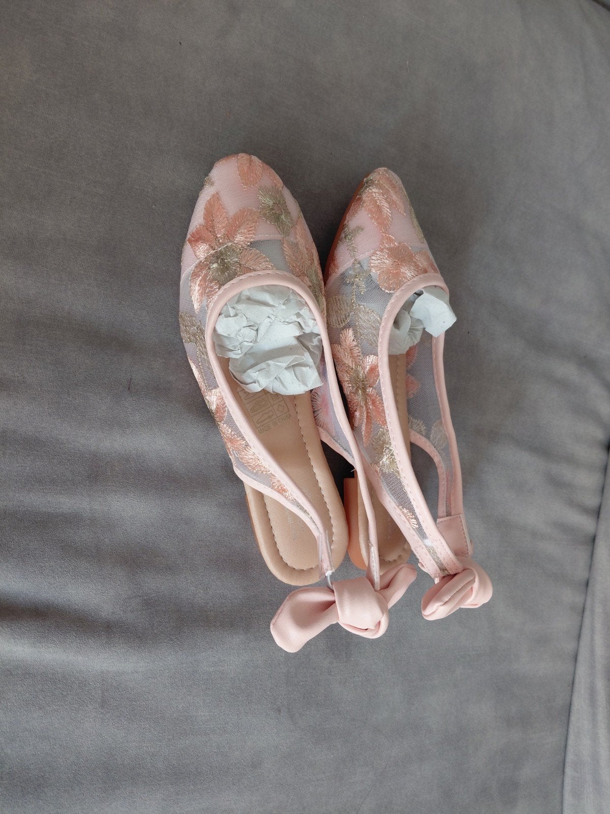 Nieuwe meisjes schoenen roze met bloemen en strik, Ophalen of Verzenden, Nieuw