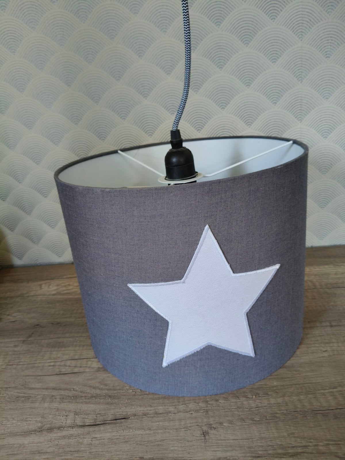 Grijze hanglamp met ster - GUUS D30xH23,5 cm, Gebruikt, Textiel, Modern, Speels, Kinderkamer, E27 (groot)
