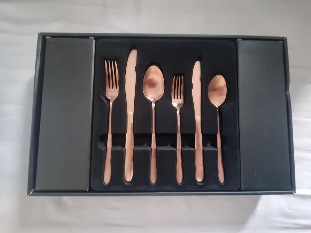 90-delige Bestekset Roségoud - Nieuw in Doos, Huis en Inrichting, Keuken | Bestek, Ophalen of Verzenden, Nieuw, Rvs of Chroom