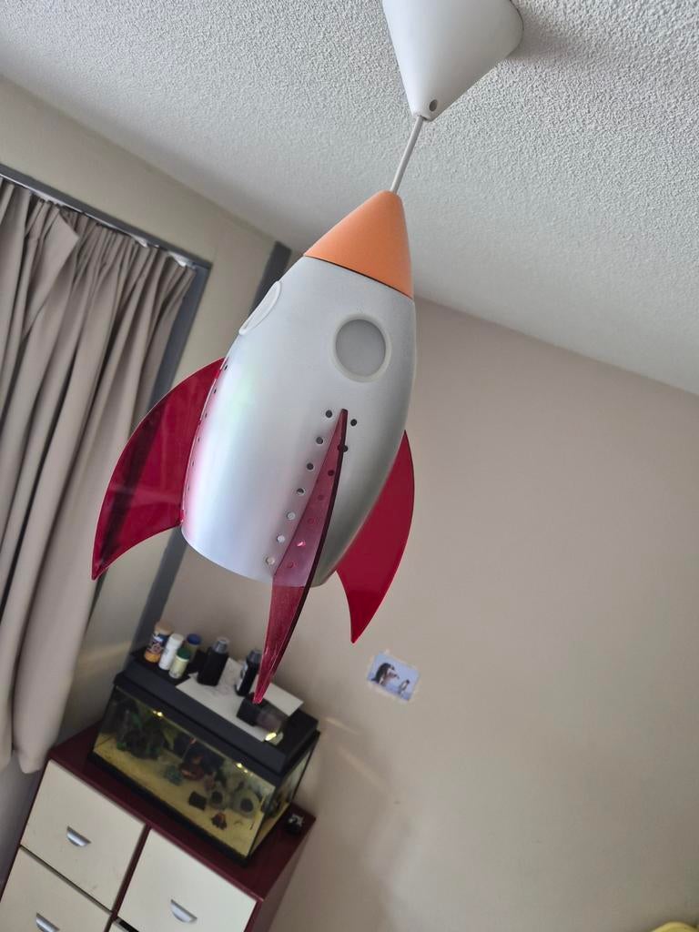 Leuke raketlamp voor de kinderkamer, Ophalen of Verzenden, Zo goed als nieuw, Metaal, Ruimtevaart, Speels, Modern