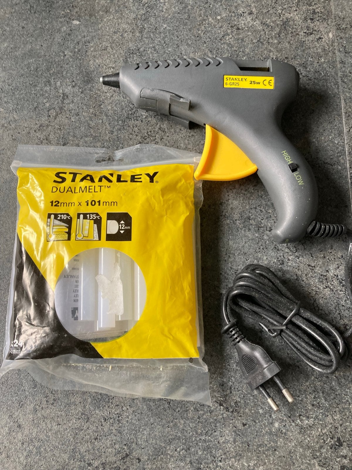 Stanley 6-GR25 lijmpistool met lijmsticks - Zo goed als nieu, Ophalen of Verzenden, Zo goed als nieuw, Overige typen, Stanley