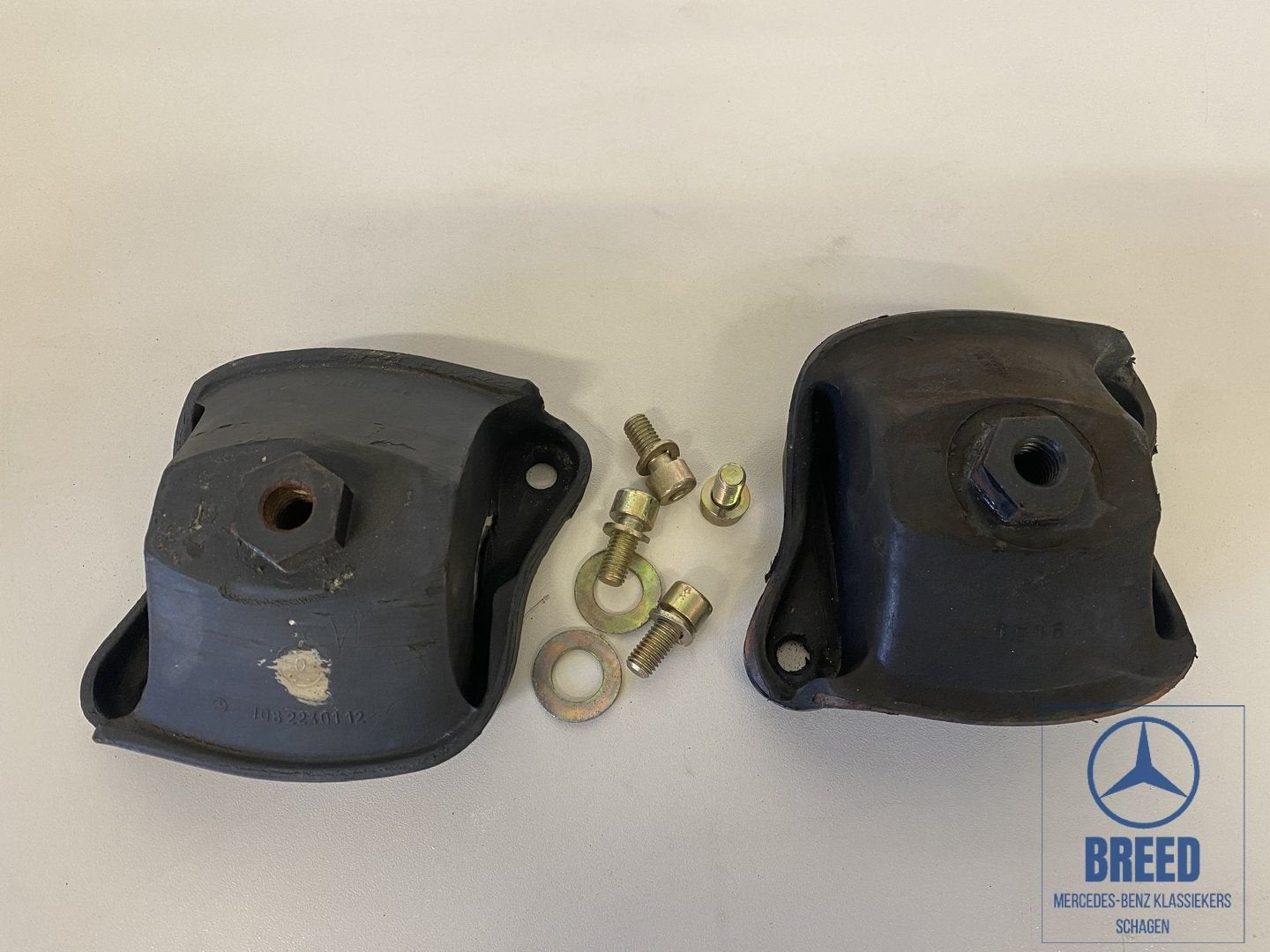 NOS motorsteunenset voor Mercedes-Benz W108 W109 W111, Auto-onderdelen, Motor en Toebehoren, -, Nieuw, Ophalen of Verzenden, -