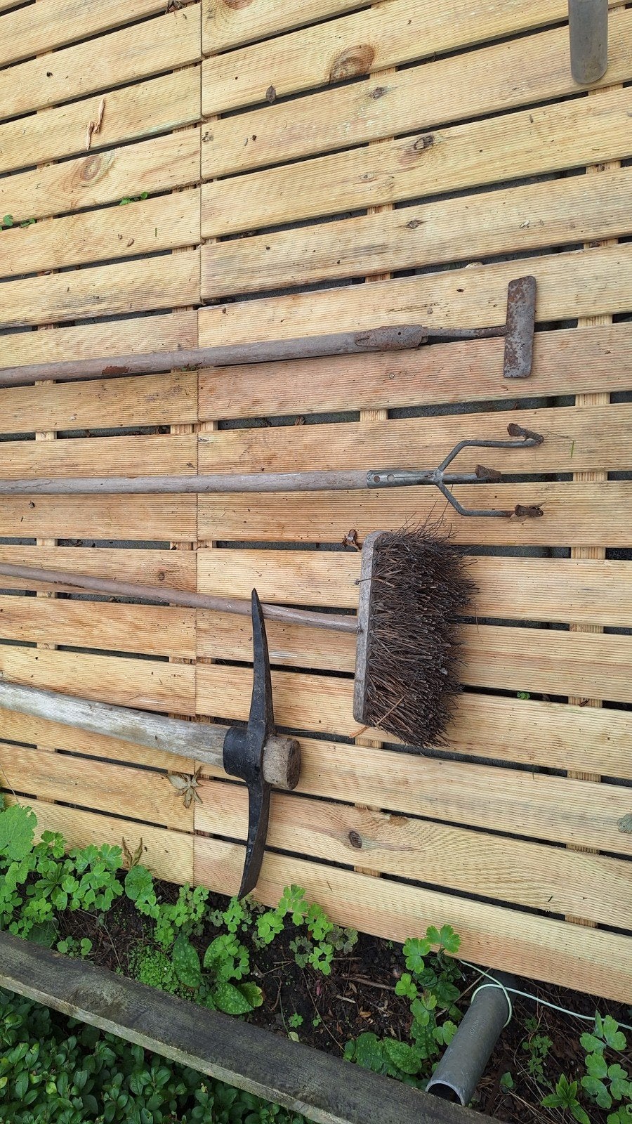 bezem, hark, schoffel, pikhouweel, Ophalen, Minder dan 3 meter, Hout, 1 tot 2 meter