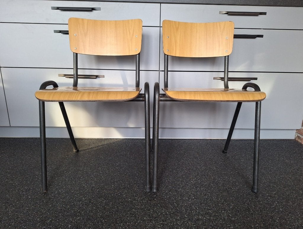 Twee Vintage kantine-/ keuken stoelen, Huis en Inrichting, Ophalen, Gebruikt, Twee, Bruin