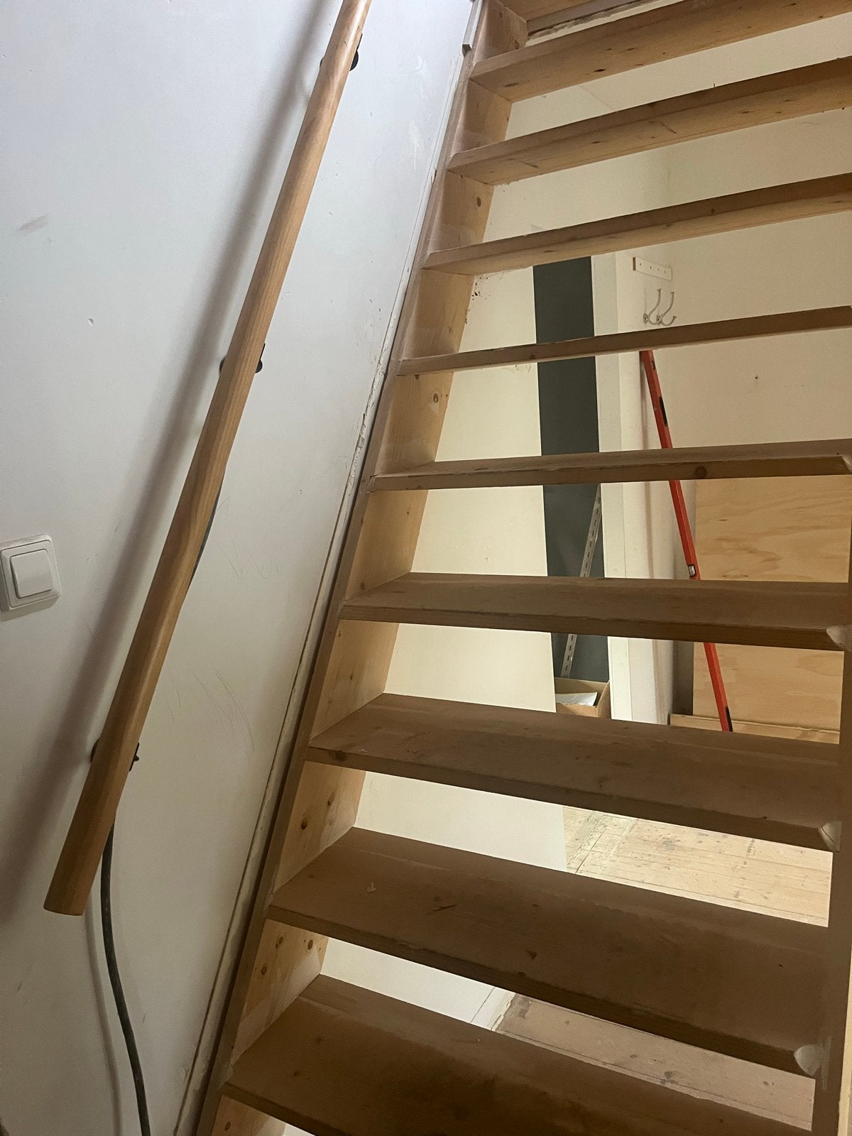 Houten trap met 13 treden - Zo goed als nieuw, Doe-het-zelf en Verbouw, Ophalen, Zo goed als nieuw, Trap, 2 tot 4 meter