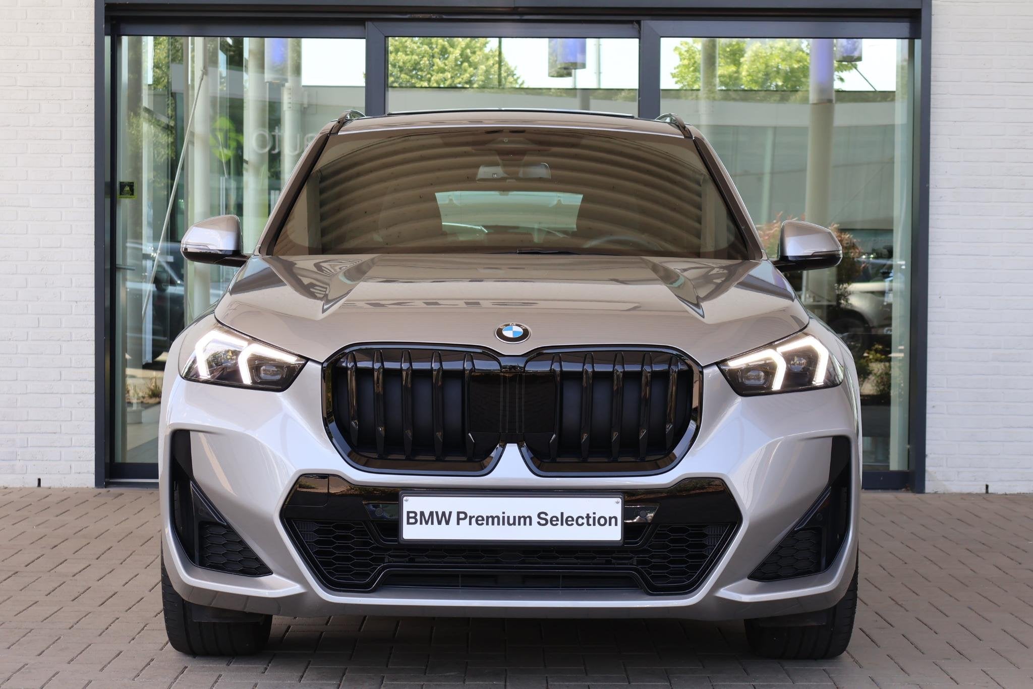 BMW X1 sDrive18i | M Sportpakket Pro | Panoramadak | Stoelve, Auto's, Gebruikt, Met garantie (alle), Bedrijf, 3 cilinders