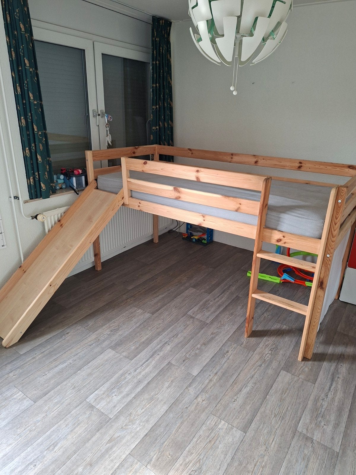 Hoogslaper met glijbaan en ladder - Zo goed als nieuw, 85 tot 100 cm, Zo goed als nieuw, 180 cm of meer, Ophalen