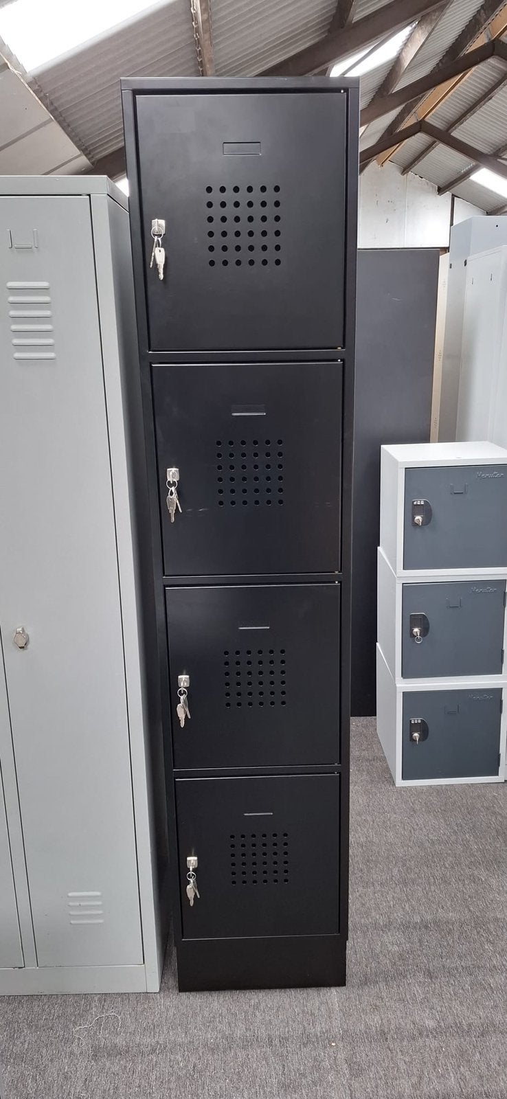 Zwarte lockerkast, Huis en Inrichting, Kasten | Lockerkasten, Ophalen, Zo goed als nieuw
