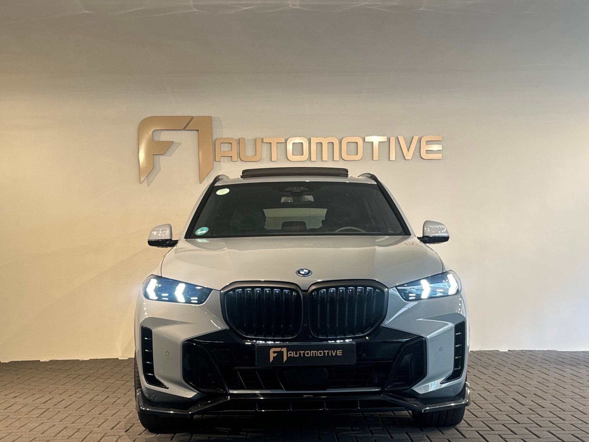 BMW X5 XDrive50e M-Sport Pano|Trekhaak|M-Seat|Sky Lounge, Dealer onderhouden, Gebruikt, 2395 kg, Plug-in hybride