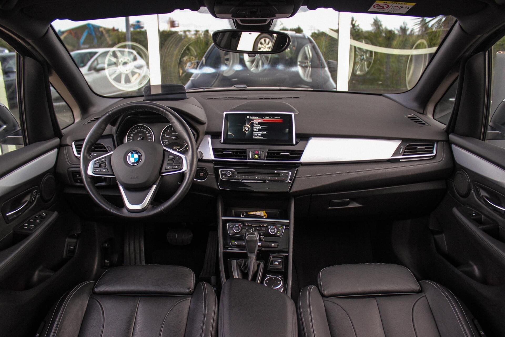 BMW 2-serie Active Tourer 225xe Luxury | Driving Assistant P, Auto's, Automaat, Gebruikt, Zwart, Bedrijf