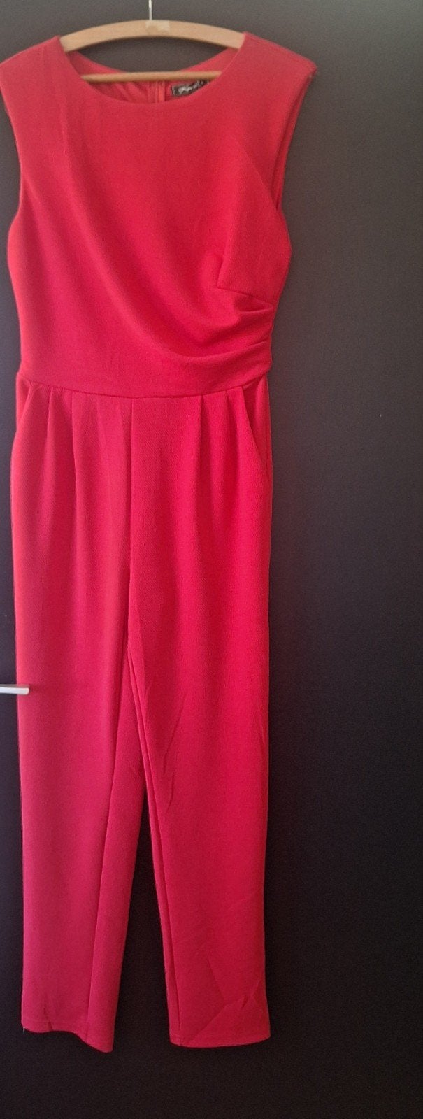 Stijlvolle rode jumpsuit - Maat M, Kleding | Dames, Jumpsuits, Maat 38/40 (M), Ophalen of Verzenden, Rood, Onbekend