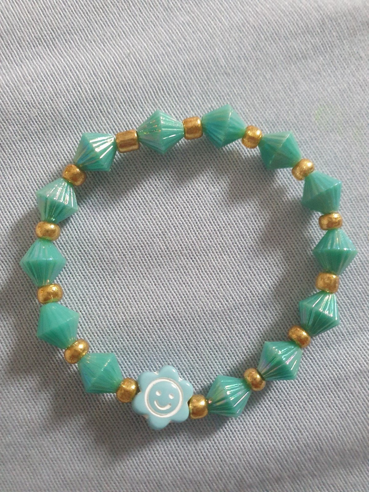 Leuke kralenarmband met smiley bedel, Overige materialen, Overige kleuren, Nieuw, Ophalen of Verzenden