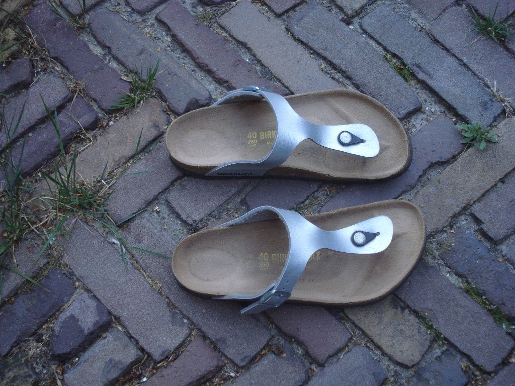 GRATIS VERZENDEN ZILVEREN GIZEH BIRKENSTOCKS MT 40, Slippers, Overige kleuren, Verzenden, Zo goed als nieuw