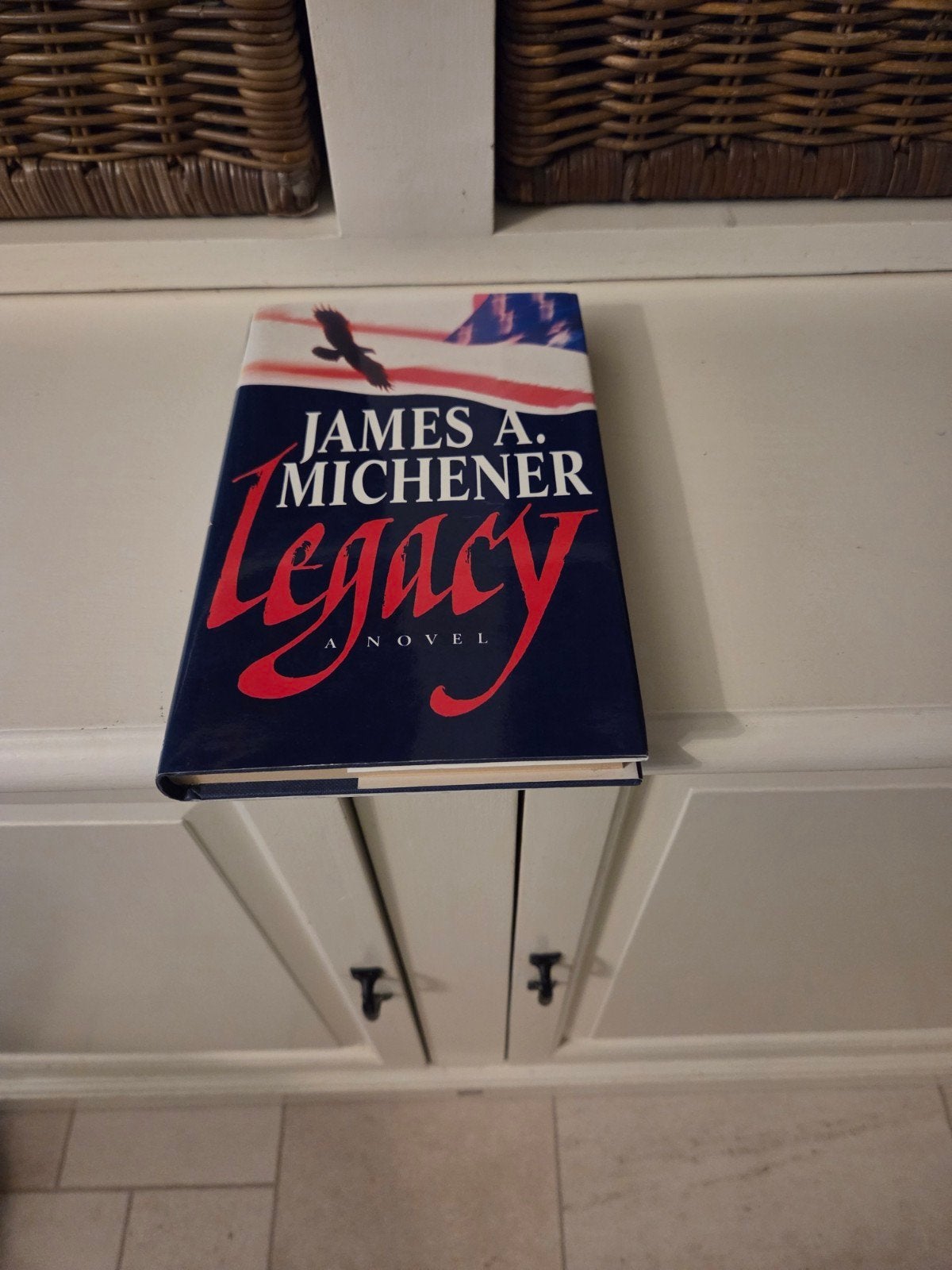 James A Michener - Legacy, Boeken, Ophalen of Verzenden, Gelezen