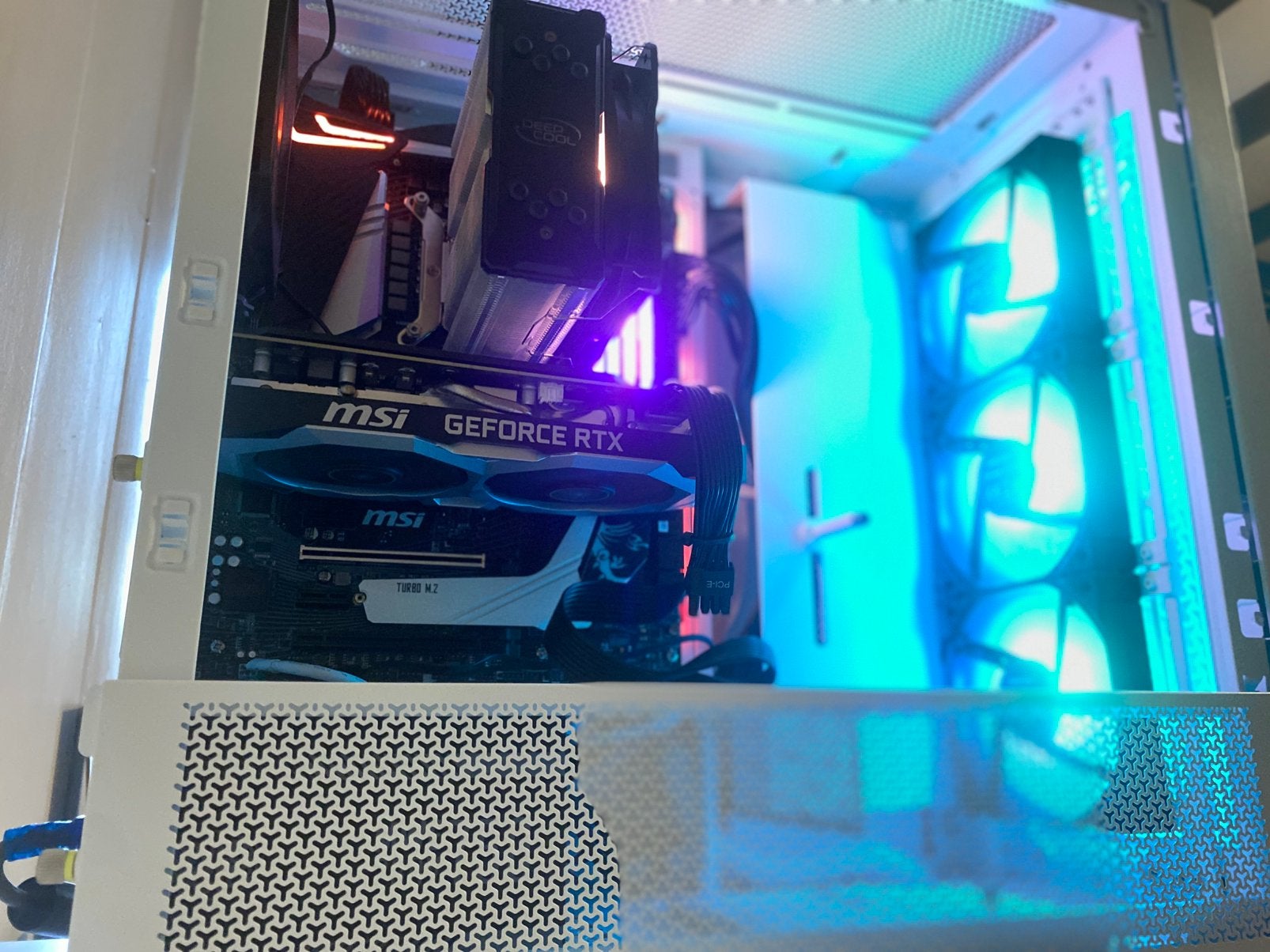 Foto 2 van Game PC - I5 9600K - Rtx 2060 Super - 32GB RGB Pro - 1TB SSD