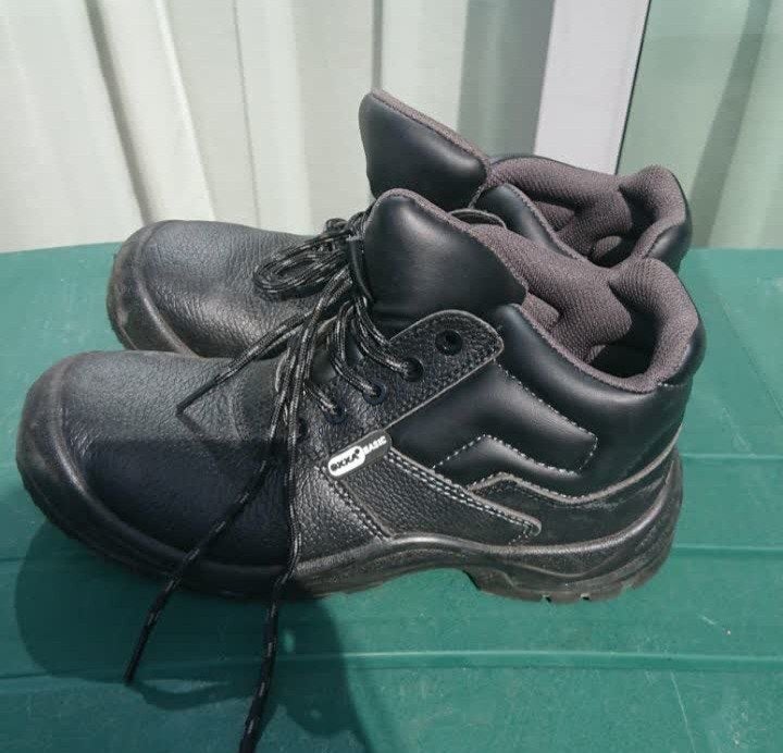 Nieuwe werkschoenen S3 in diverse maten met een ijzeren neus, Ophalen of Verzenden, Nieuw