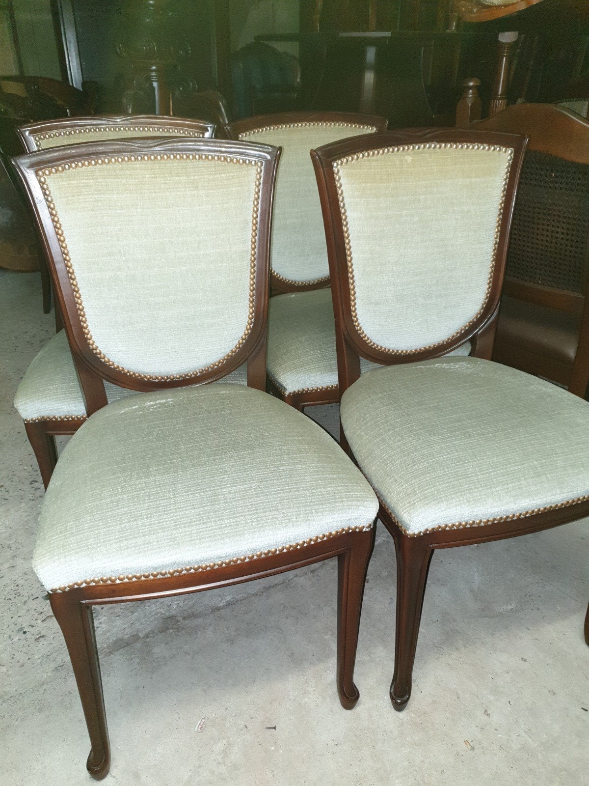 Klassiek noten eetkamer stoelen, Ophalen