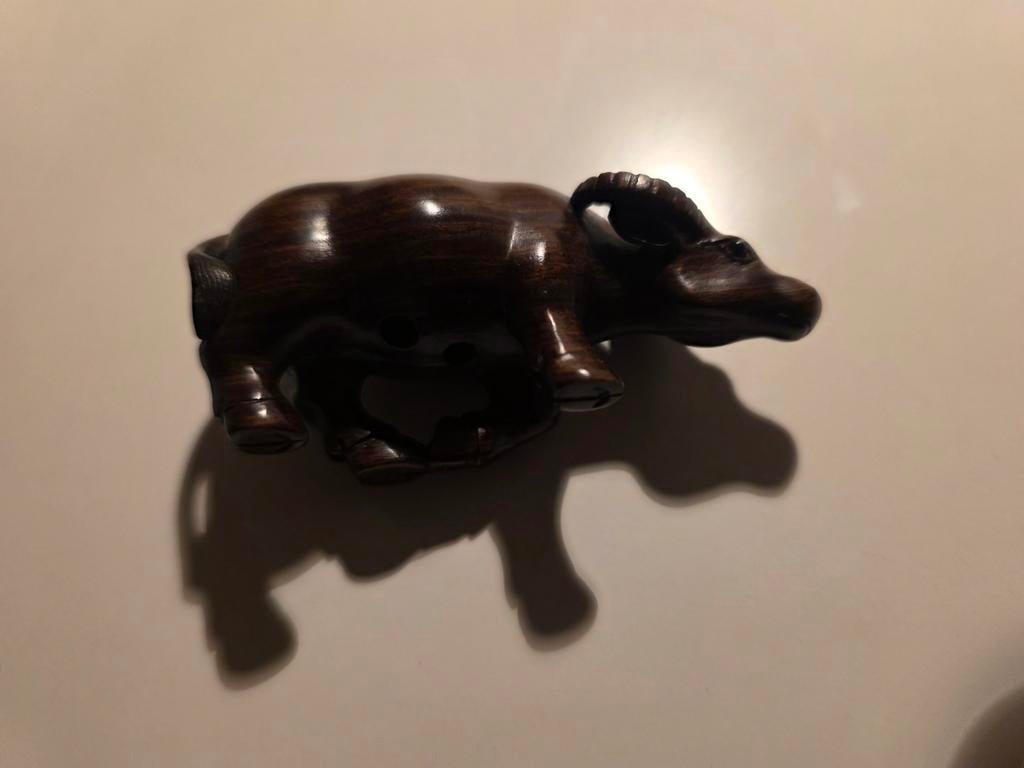 Houten netsuke van een buffel, Verzamelen, Ophalen of Verzenden, Dier