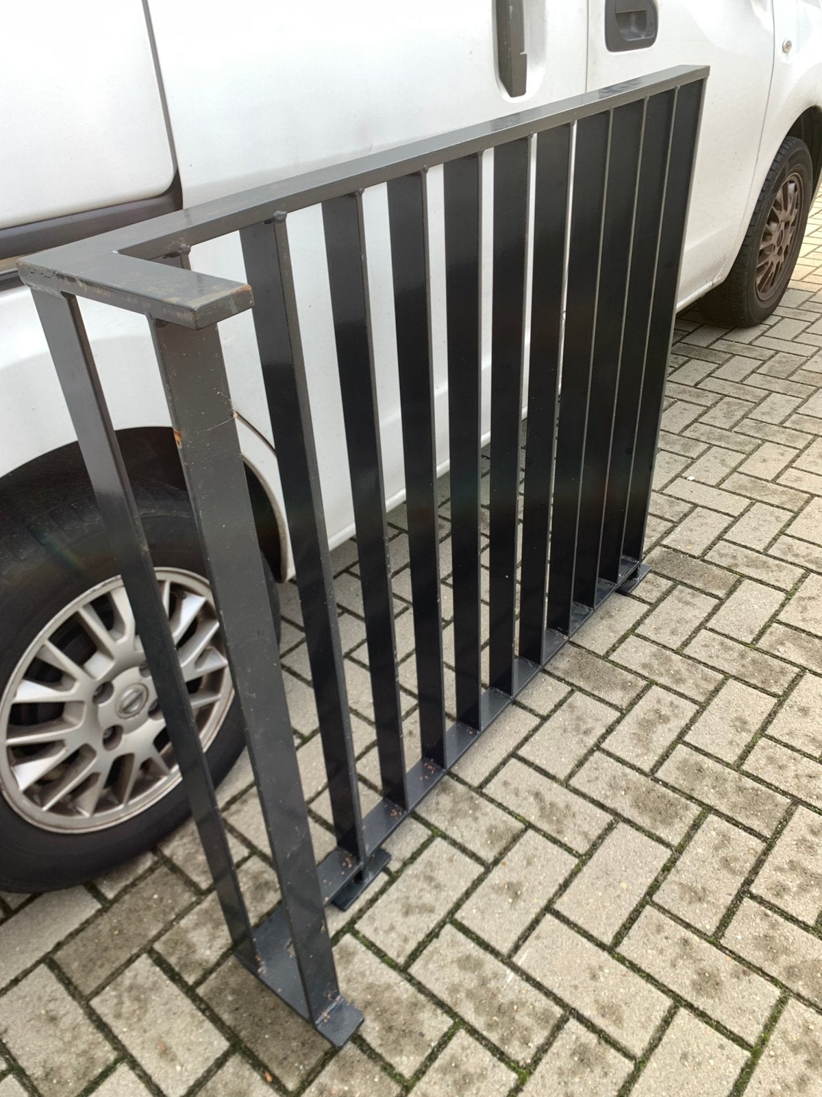 Heel zwaar massief ijzeren hek voor frans balkon of zo, Tuin en Terras, Ophalen, Zo goed als nieuw, IJzer, Sierhekwerk
