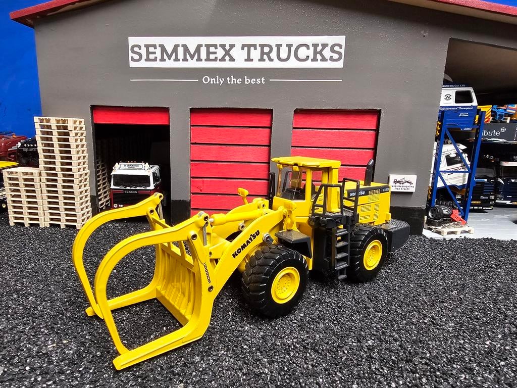 Joal komatsu wa600 boomstammen loader., Hobby en Vrije tijd, Modelauto's | 1:50, Ophalen, Zo goed als nieuw, Hijskraan, Tractor of Landbouw