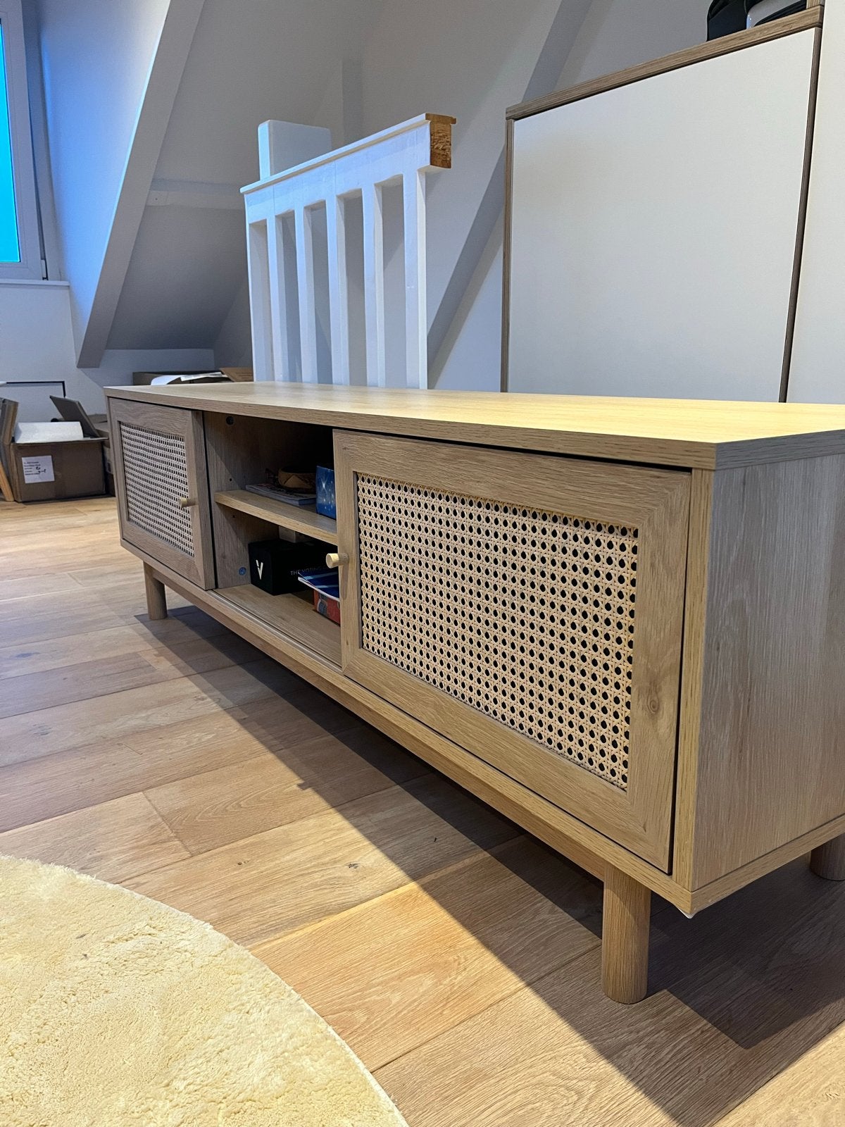 HALMSTAD TV-meubel met 2 schuifdeuren, warm eiken kleur, Huis en Inrichting, Ophalen, 100 tot 150 cm, Zo goed als nieuw, Minder dan 100 cm