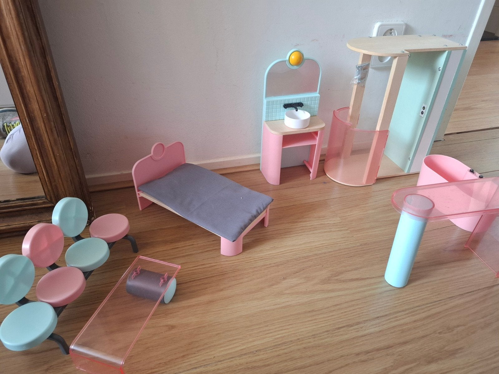 barbie meubels, Verzamelen, Poppenhuizen en Toebehoren, Ophalen, Gebruikt, Poppenhuis