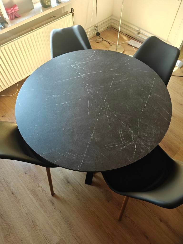 Ronde zwarte eettafel, Ophalen, Zo goed als nieuw, Vier personen, Rond