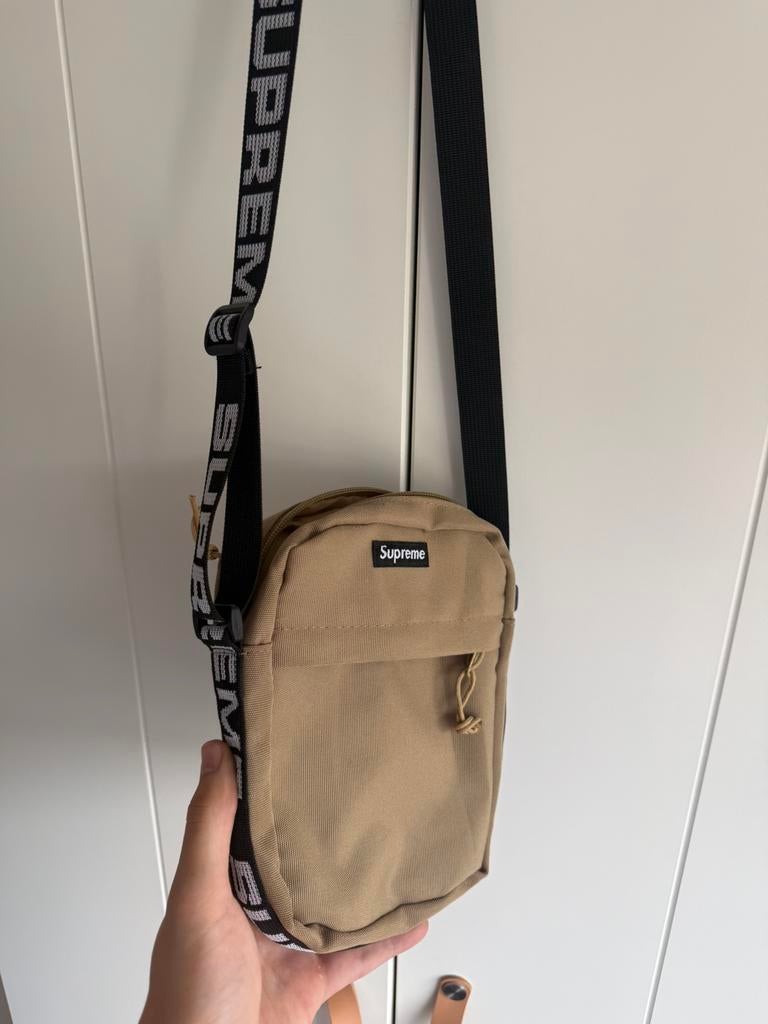 Supreme Shoulder Bag Beige, Sieraden, Tassen en Uiterlijk, Tassen | Schoudertassen, Ophalen of Verzenden, Zo goed als nieuw