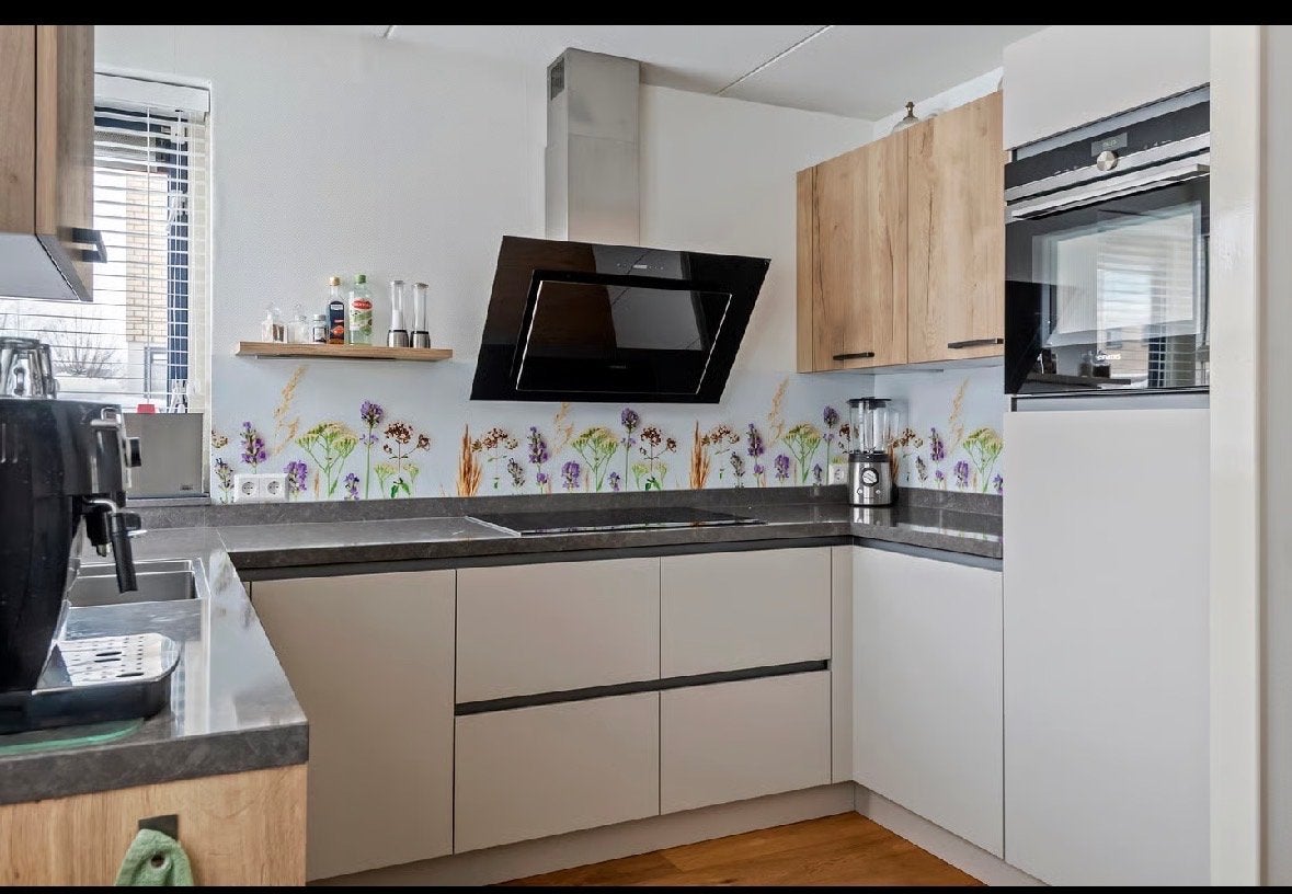 Moderne hoekkeuken met composiet blad en inbouwapparatuur, Huis en Inrichting, Ophalen, Hoekkeuken, Zo goed als nieuw, Greeploos