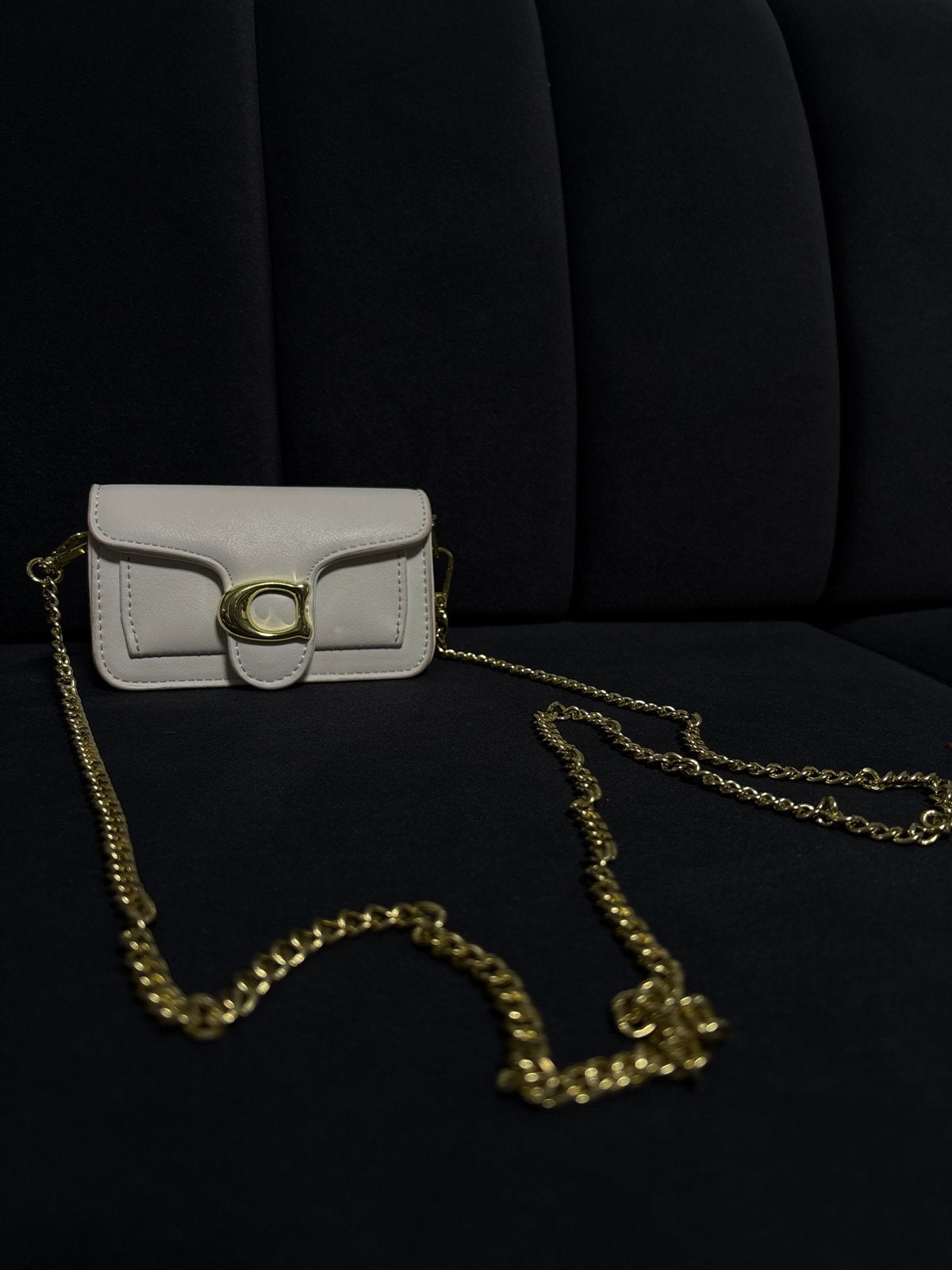 Mini schoudertasje met gouden ketting, Ophalen of Verzenden, Zo goed als nieuw, Wit, Schoudertasje