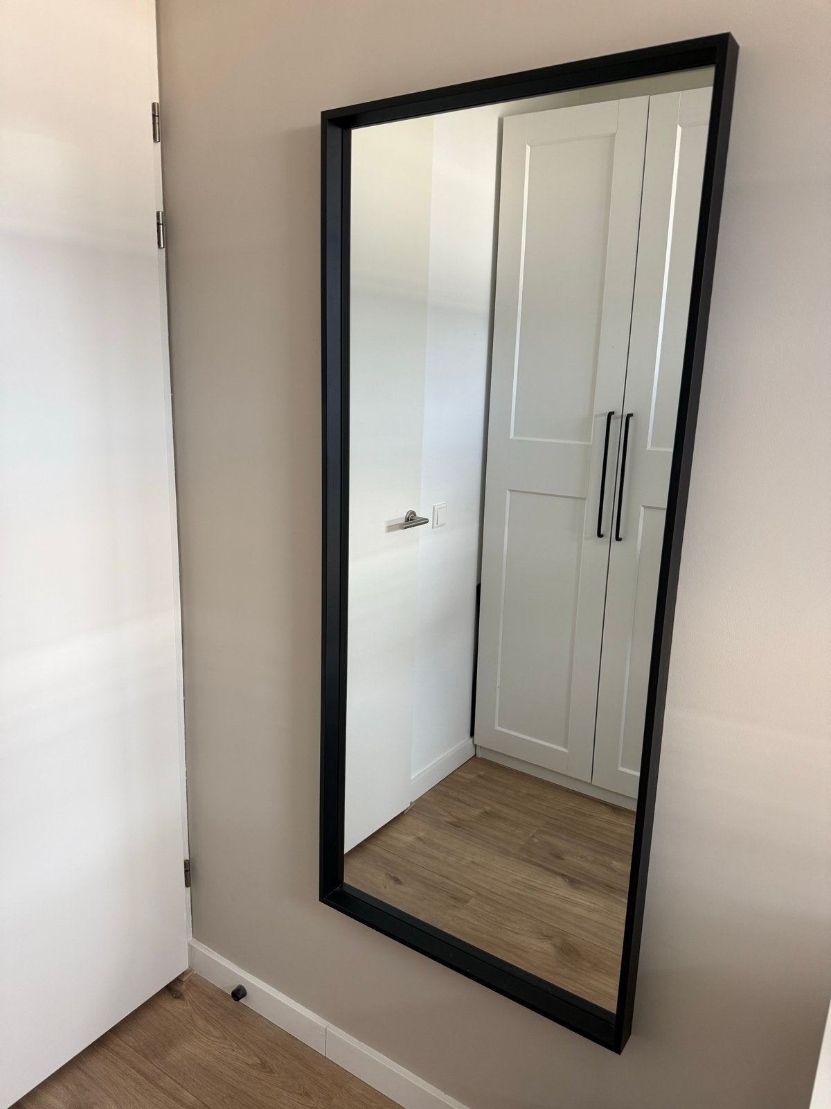 Ikea Nissedal spiegel zwart 150 x 65 cm, Huis en Inrichting, Ophalen, Zo goed als nieuw, 150 tot 200 cm, Rechthoekig