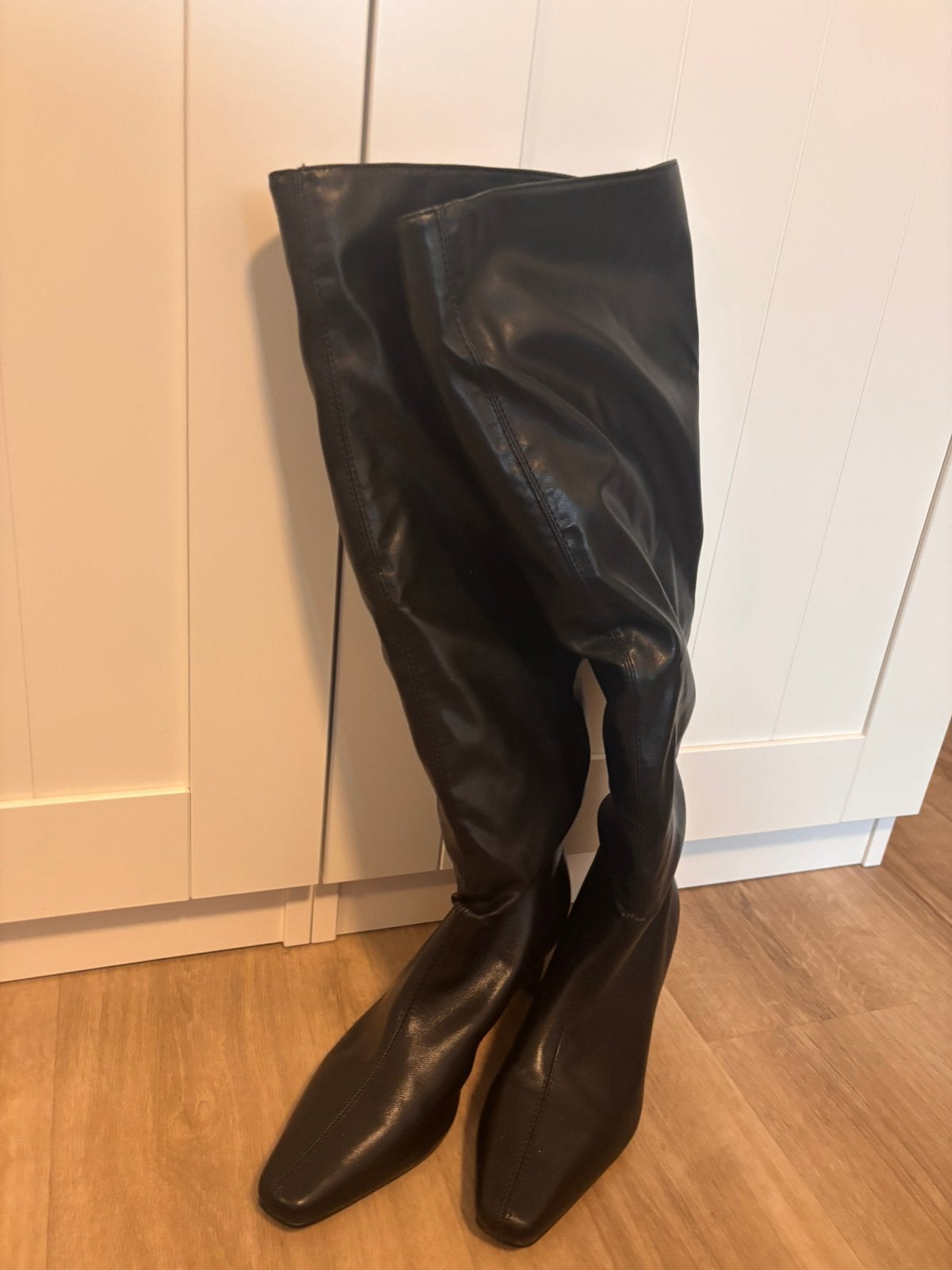 Banana Republic Knee‑High Boots, black– US 7 (Unworn), Ophalen of Verzenden, Zo goed als nieuw, Zwart, Hoge laarzen