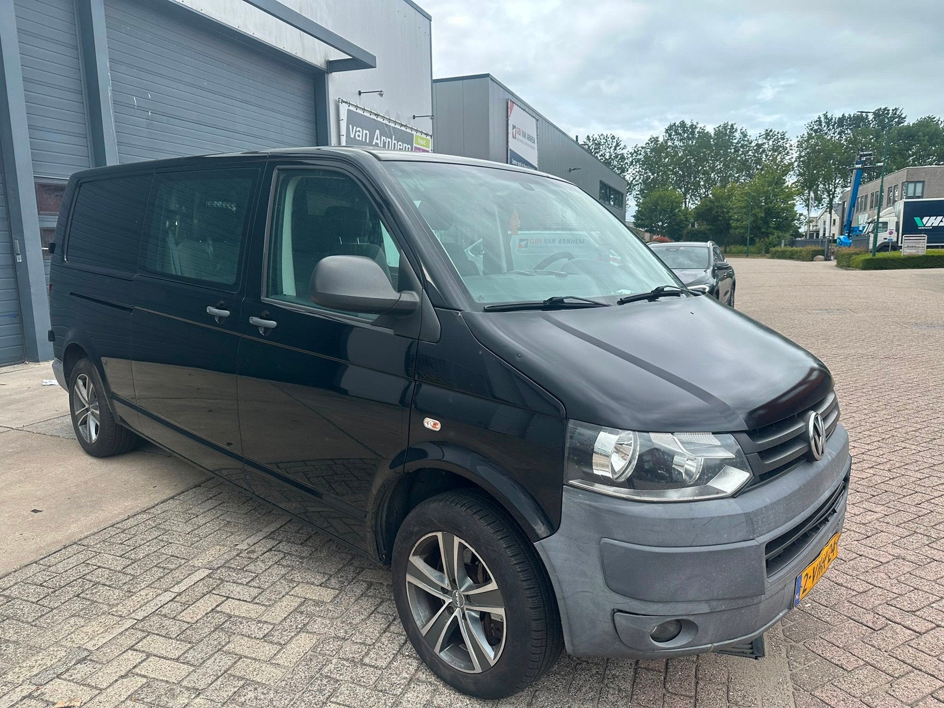 Volkswagen Transporter 2.0 TDI L2H1 DC Comfortline, Auto's, Bestelauto's, Stof, Gebruikt, Zwart, 4 cilinders