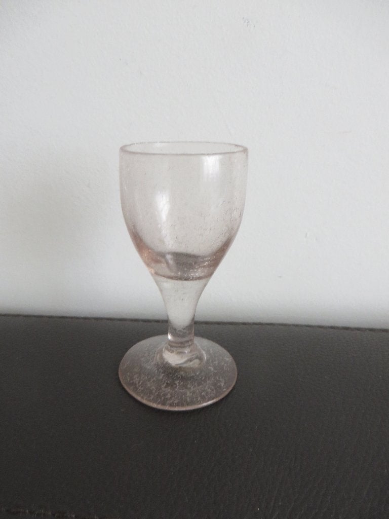 Antiek roze glazen drink glas, voor jenever, 18e eeuw ?, Ophalen of Verzenden