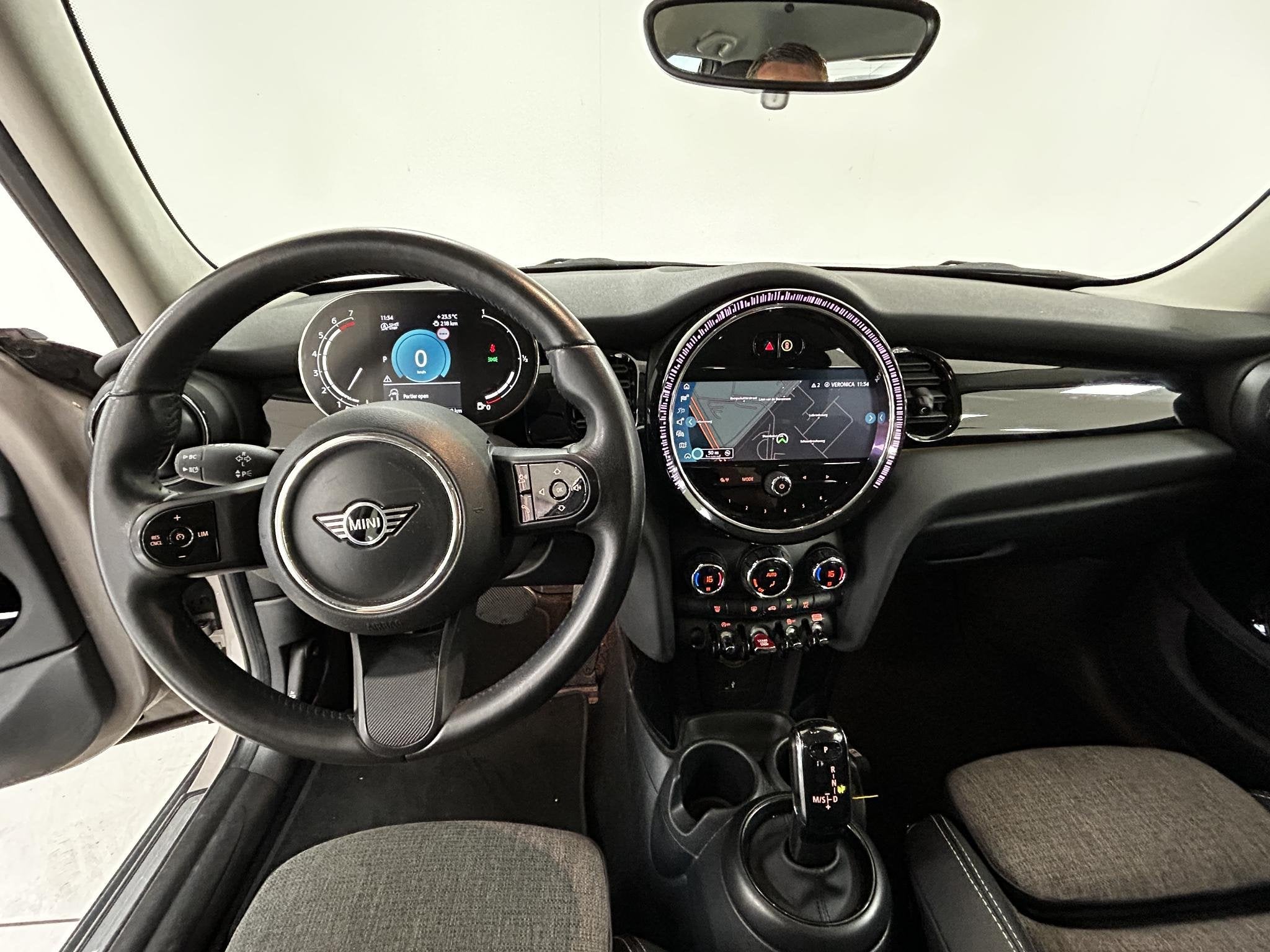 MINI 5-Deurs 1.5 Cooper Business Edition NAVIGATIE | PARKEER, Auto's, Mini, 136 pk, Gebruikt, Met garantie (alle), Leder en Stof