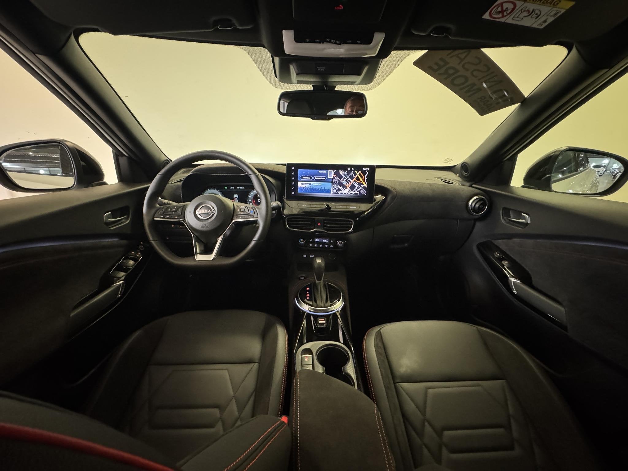 Nissan Juke 1.6 Hybrid Redline Edition | Van: € 40.956,- n, Auto's, Stof, Met garantie (alle), Wit, Bedrijf