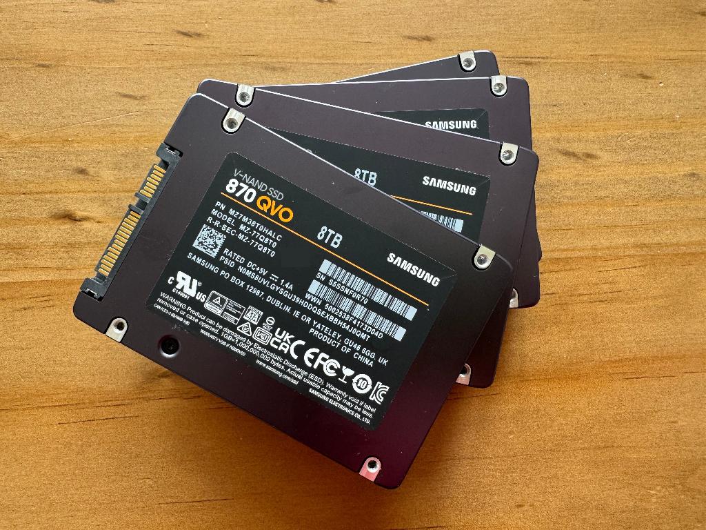 4x Samsung SSD 870 QVO 8TB + Sabrent 4-Bay RAID enclosure, Computers en Software, Harde schijven, Server, Ophalen of Verzenden