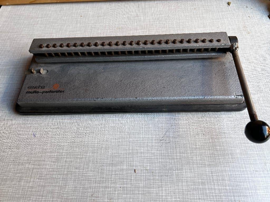 Esveha Multo perforator., Diversen, Schrijfwaren, Ophalen of Verzenden, Gebruikt